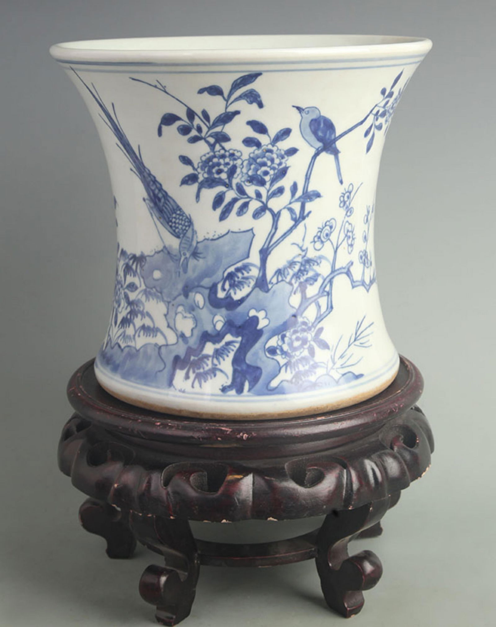 BLUE AND WHITE BRUSH POT WITH FLOWER AND BIRD PATTERN (1 of 5)