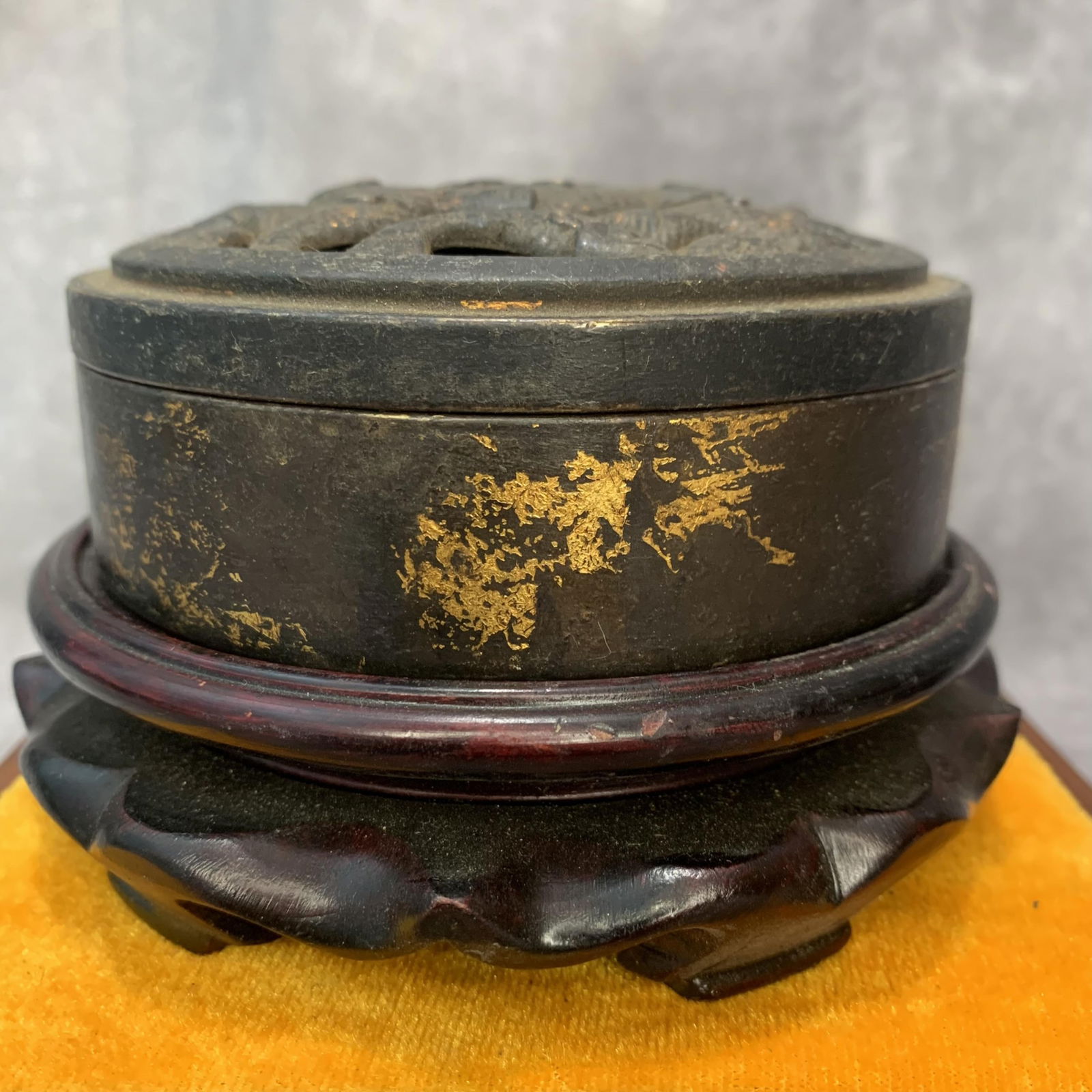 A FINE BRONZE RED INCENSE BURNER (1 of 6)