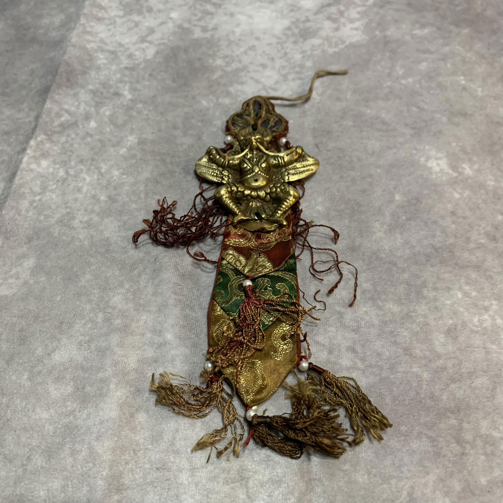 A SMALL TIBETAN BUDDHISM PENDANT (1 of 3)