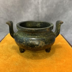 A FINE THREE LEG TWO HANDLE BRONZE CENSER