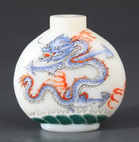 A FINE GLASS MADE SNUFF BOTTLE