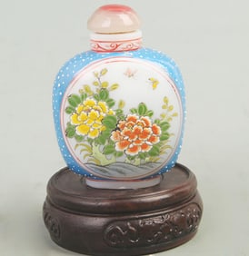 A FINE GLASS MADE SNUFF BOTTLE