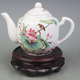FAMILLE ROSE TEA POT WITH FLOWER AND BIRD PATTERNS
