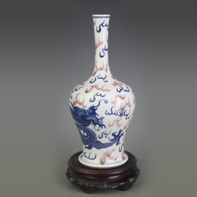 A FINE BLUE AND WHITE UNDERGLAZE RED DRAGON VASE