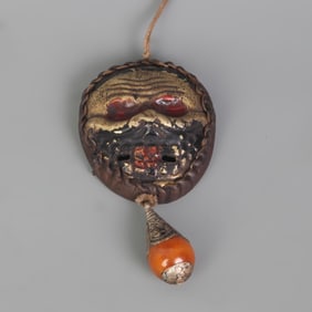 A FINE TIBETAN BUDDHISM PENDANT WITH BEESWAX