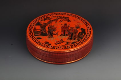 A FINE GILT ROUND WOODEN FOOD CONTAINER