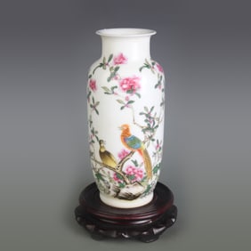 FAMILLE ROSE FLOWER AND BIRD PATTERN PORCELAIN VASE