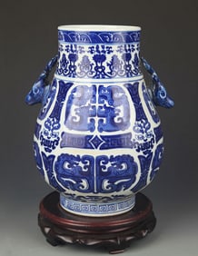 A BLUE AND WHITE DEER HEAD HANDLE VASE