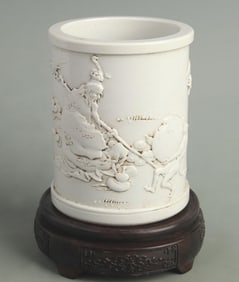 WANG BINGRONG CARVED AUSPICIOUS MONKEY PATTERN PORCELAIN BRUSH HOLDER