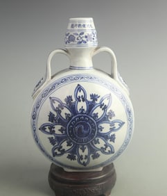 BLUE AND WHITE GLAZED PORCELAIN MOON FLASK BOTTLE