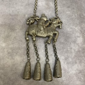 A FINE WHITE BRONZE QI LIN STYLE NECKLACE