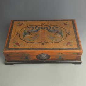 A GILT LACQUER PHOENIX PATTERN WOODEN BOX