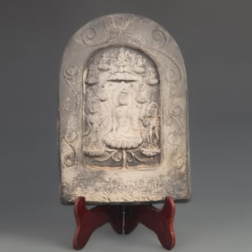 A FINE CLAY CARVING OF SHAKYAMUNI BUDDHA