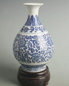 BLUE AND WHITE LOTUS PATTERN YU HU CHUN STYLE PORCELAIN VASE