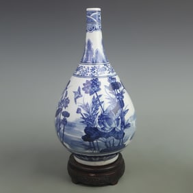 BLUE AND WHITE LOTUS PATTERN PORCELAIN VASE
