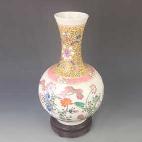 FAMILLE ROSE FLOWER AND BIRD PATTERN PORCELAIN DISPLAY VASE
