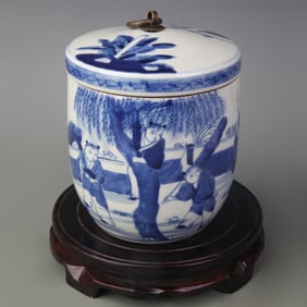 BLUE AND WHITE FIGURE PATTERN PORCELAIN JAR WITH LID