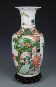 A FINE FAMILLE VERTE CHARACTER PATTERN VASE