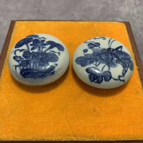 PAIR OF BLUE AND WHITE LOTUS PATTERN PORCELAIN BOX