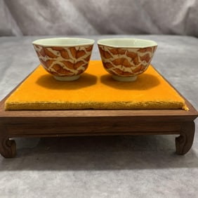 PAIR OF SMALL FAMILLE ROSE PATTERN CUP