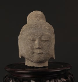 A FINELY CARVED STONE BUDDHA HEAD