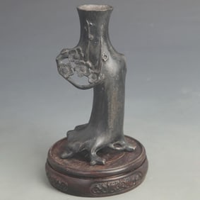 A FINE BRONZE PLUM-SHAPED PEN HOLDER