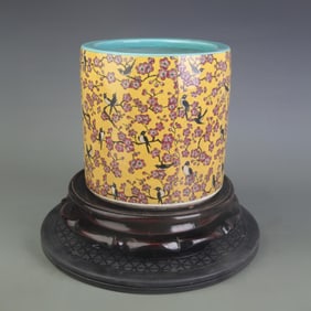 FAMILLE ROSE YELLOW GROUND FLORAL AND BIRD PATTERN PEN HOLDER