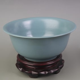 A FINE BEAN GREEN GLAZED PORCELAIN BOWL
