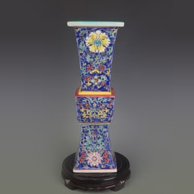 FAMILLE ROSE BLUE-GROUND FLORAL PATTERN FLOWER VASE