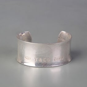 A FINE BRACELET