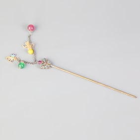 A FINE CLOISONNE ENAMEL BUTTERFLY FIGURE HAIRPIN