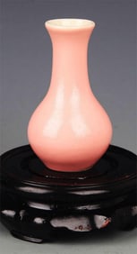 A LIGHT PINK COLOR PORCELAIN SMALL JAR