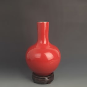 A FINE LANGYAO RED GLAZE GLOBE STYLE PORCELAIN VASE