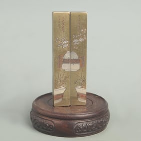 PAIR OF FINE PLUM PATTERN CARVING BRONZE PAPERWEIGHT