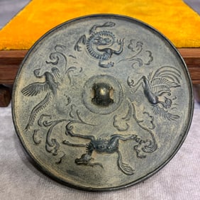 A FINE ANIMAL CARVING BRONZE MIRROR
