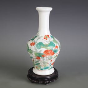 FAMILLE ROSE LOTUS PATTERN PLATE TOP PATTERN PORCELAIN VASE