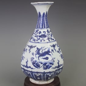 BLUE AND WHITE FLORAL FIGURE SQUARE SHAPED PORCELAIN VASE