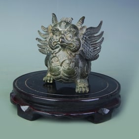 A FINELY MADE BRONZE QI LIN STATUE