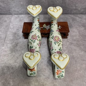 PAIR OF FAMILLE ROSE PATTERN PORCELAIN WALL HANGER