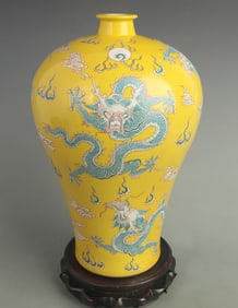 YELLOW GROUND DRAGON PATTERN MEI STYLE PORCELAIN VASE