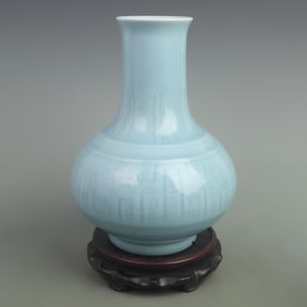 A FINE DOUBLE DRAGON CARVING FLAT BELLIED PORCELAIN VASE