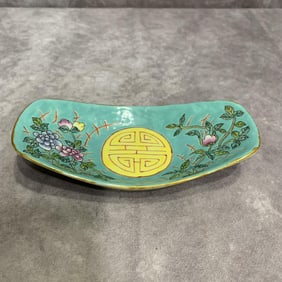 A FINE FAMILLE ROSE BLUE GROUND FLORAL PATTERN PORCELAIN PLATE