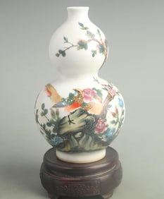 FAMILLE ROSE WEALTH AND PEONY FLOWER PATTERN PORCELAIN GOURD VASE