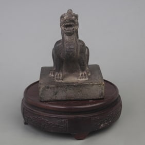 A FINE BRONZE AUSPICIOUS BEAST SEAL STAMP