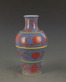 A BLUE GROUND RED ALUM GLAZED GUAN YIN VASE