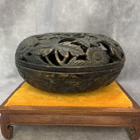 A FINE FLOWER PATTERN HOLLOW CARVED BRONZE CENSER