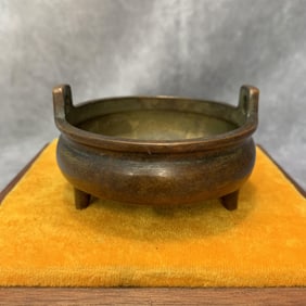 A FINE THREE LEG TWO HANDLE BRONZE CENSER