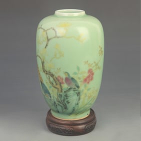 FAMILLE ROSE LIGHT GREEN PHOENIX DESIGN PORCELAIN JAR