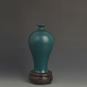 A FINE GREEN COLOR GLAZE YU HU CHUN PORCELAIN VASE
