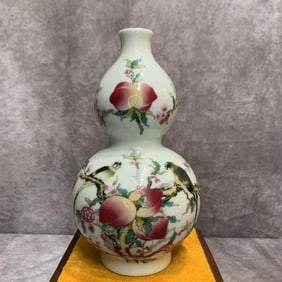 FAMILLE ROSE NINE PEACH PATTERN CALABASH STYLE PORCELAIN VASE